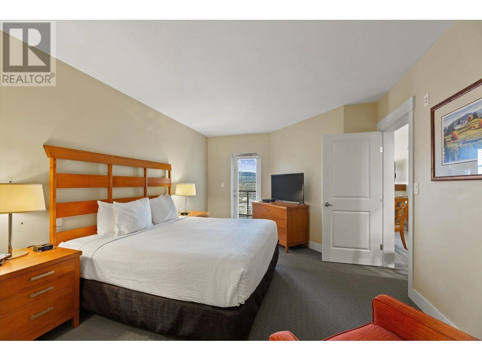 4205 Gellatly Road Unit# 404