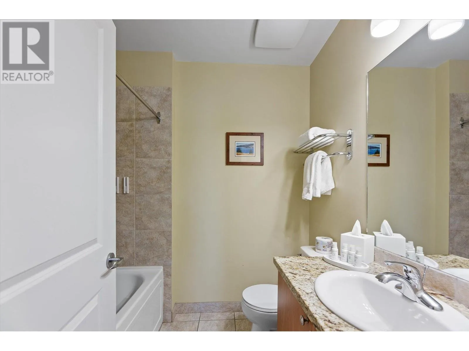 4205 Gellatly Road Unit# 404