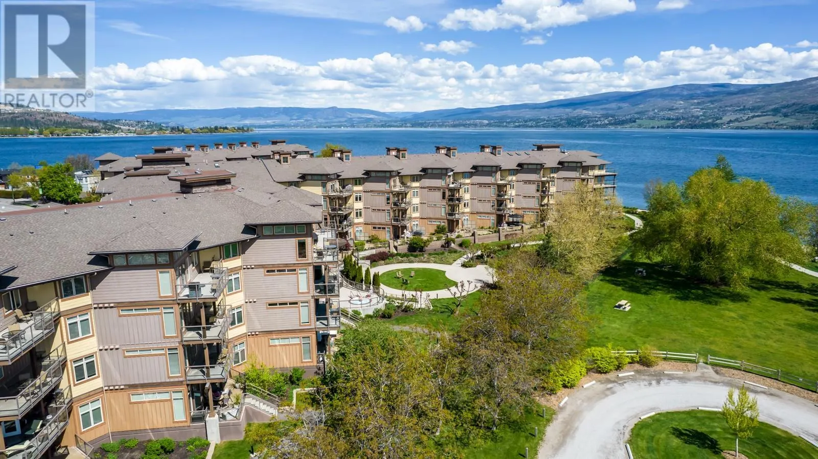 4205 Gellatly Road Unit# 404