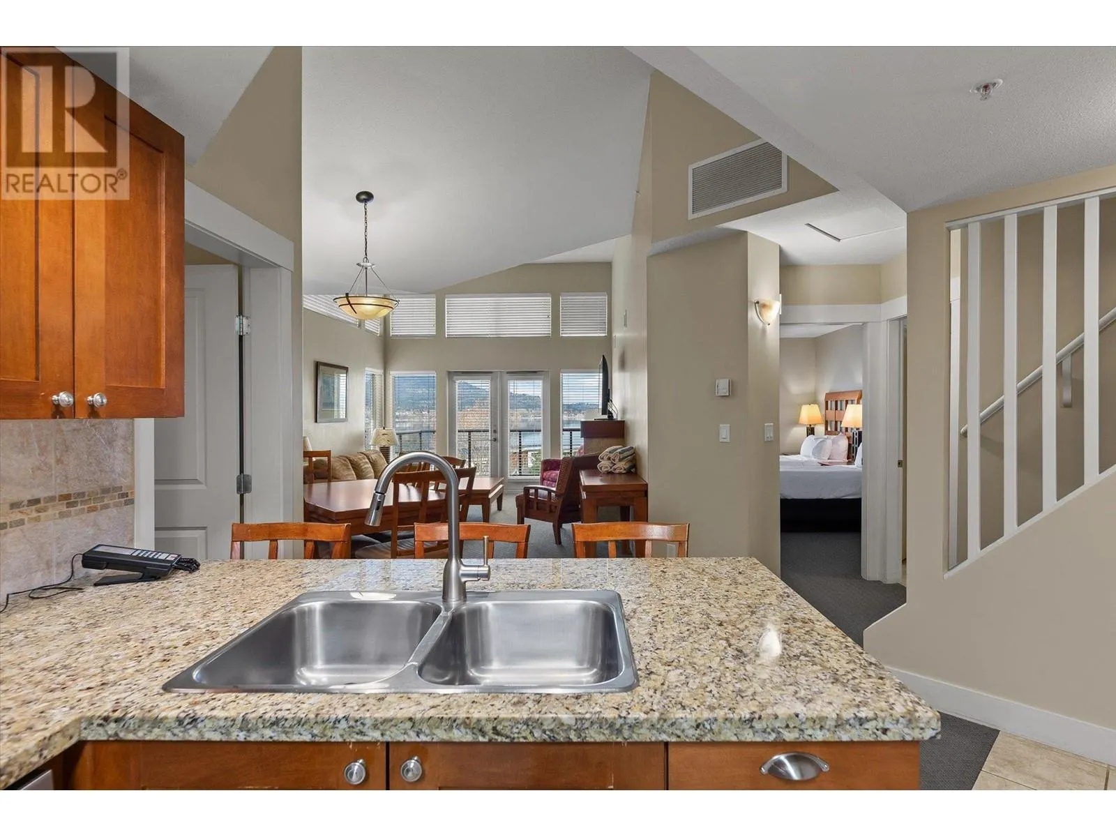 4205 Gellatly Road Unit# 404