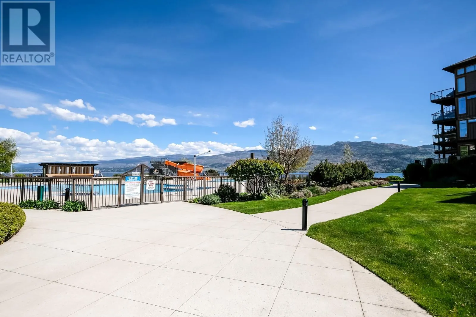 4205 Gellatly Road Unit# 404