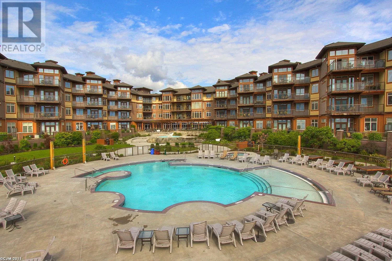 4205 Gellatly Road Unit# 404