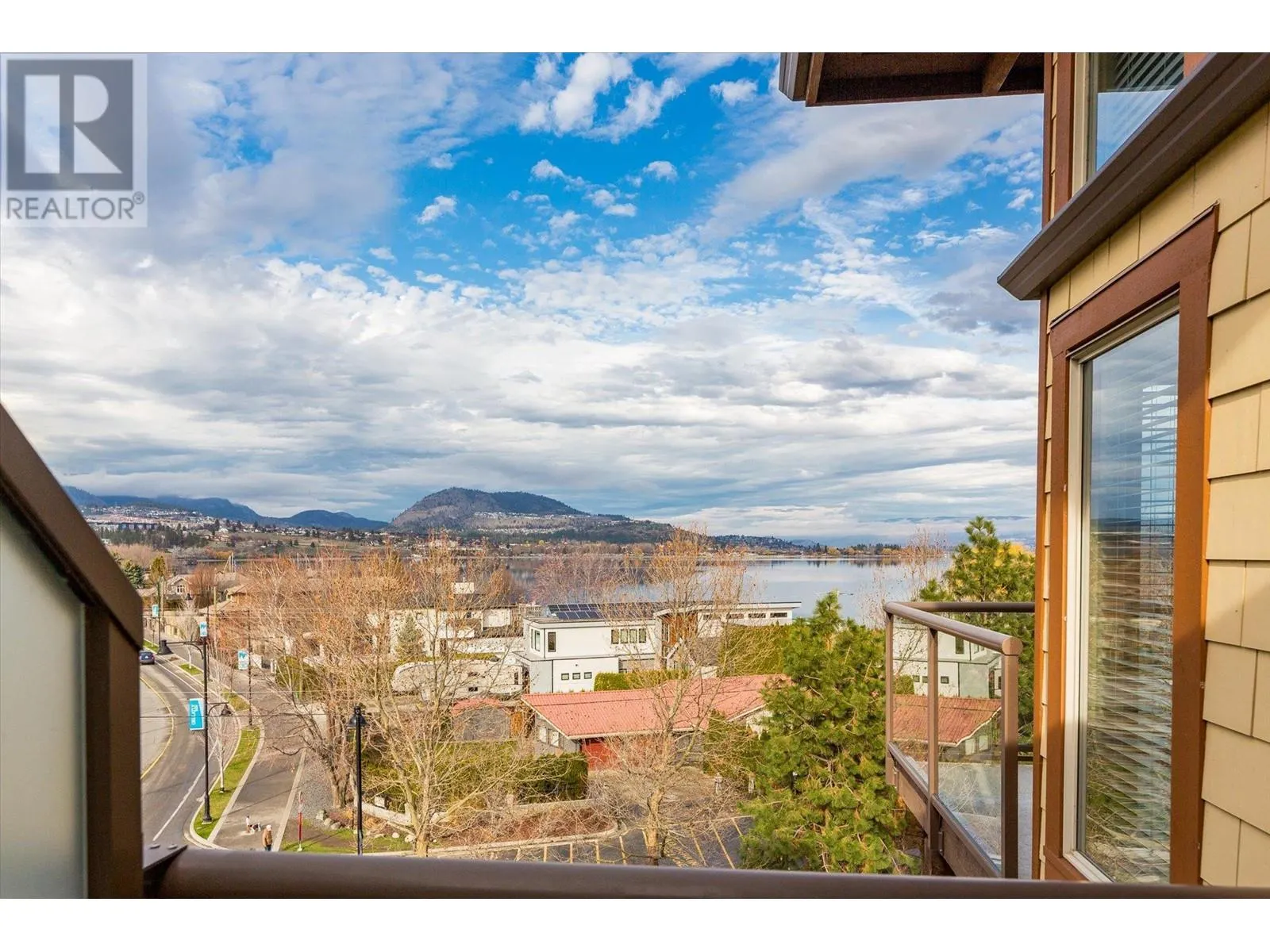 4205 Gellatly Road Unit# 404