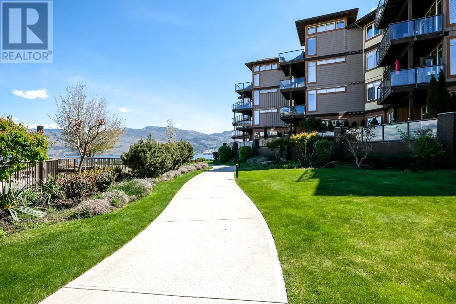 4205 Gellatly Road Unit# 404