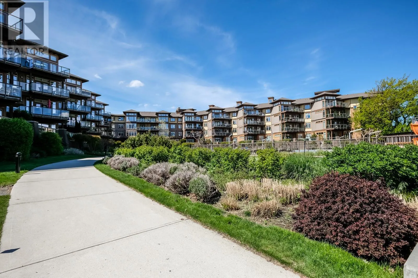 4205 Gellatly Road Unit# 404