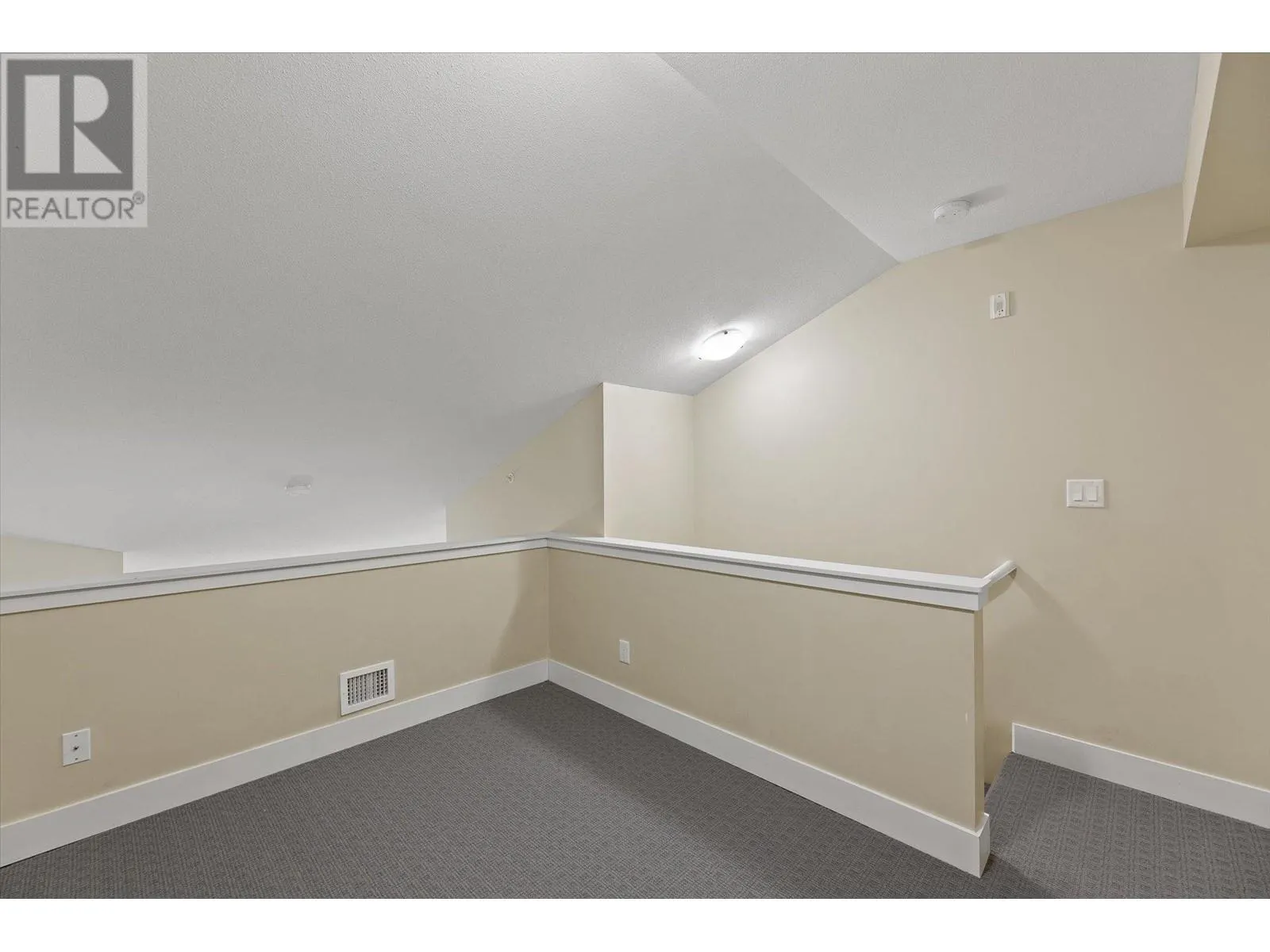 4205 Gellatly Road Unit# 404
