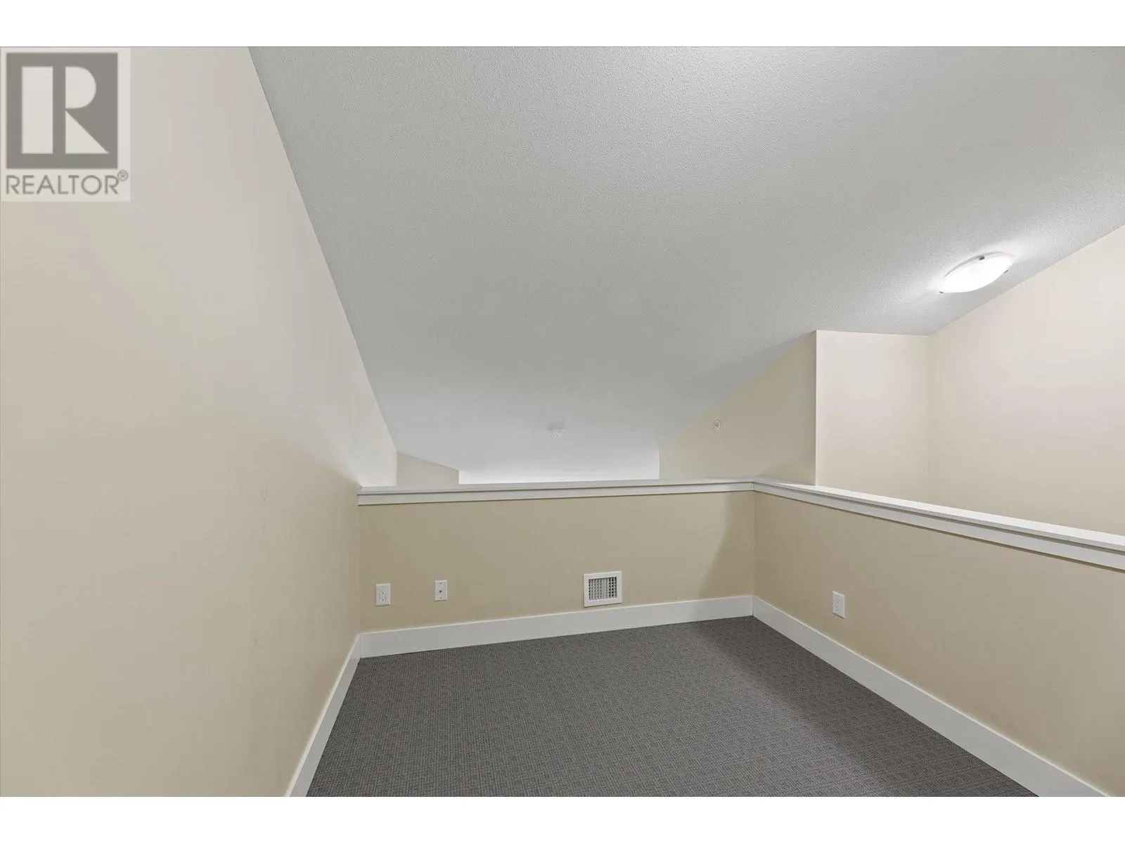 4205 Gellatly Road Unit# 404