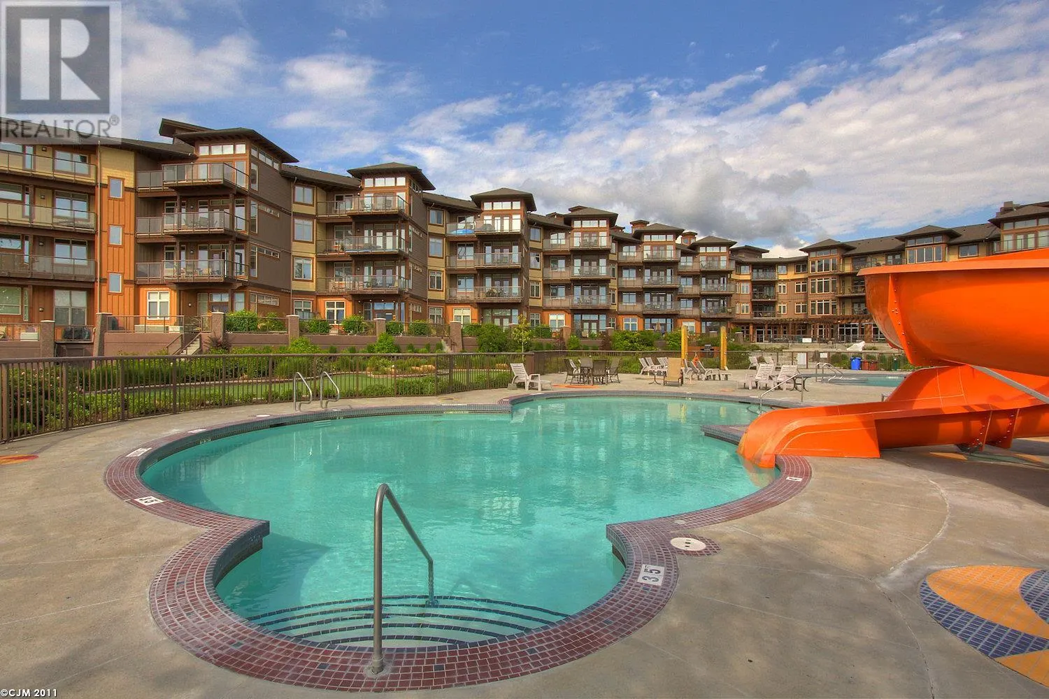 4205 Gellatly Road Unit# 404