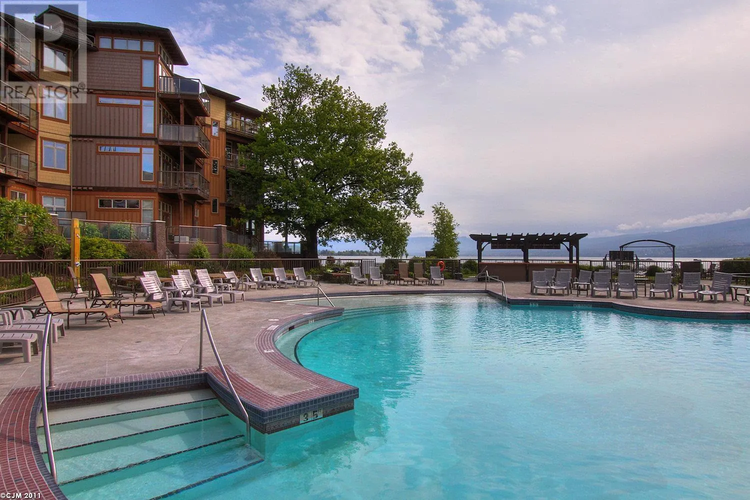 4205 Gellatly Road Unit# 404