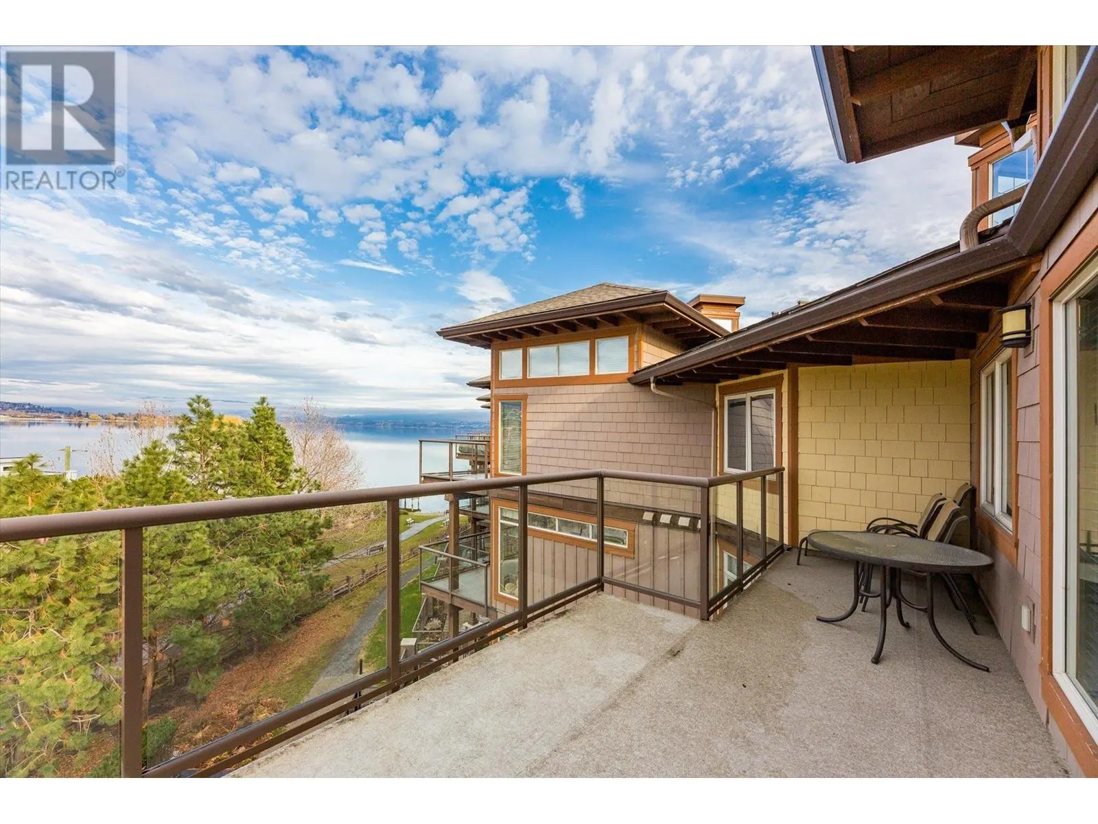 4205 Gellatly Road Unit# 404