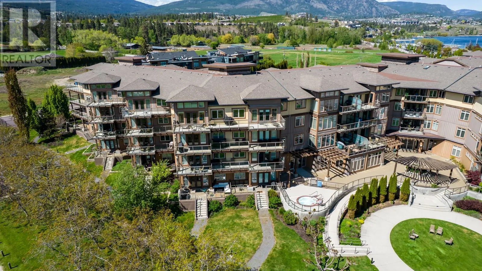 4205 Gellatly Road Unit# 404