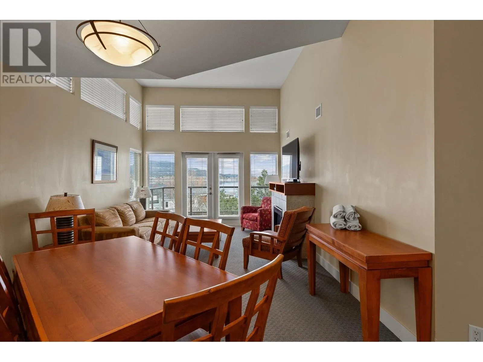 4205 Gellatly Road Unit# 404