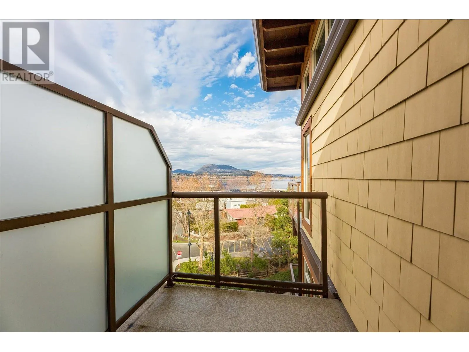4205 Gellatly Road Unit# 404