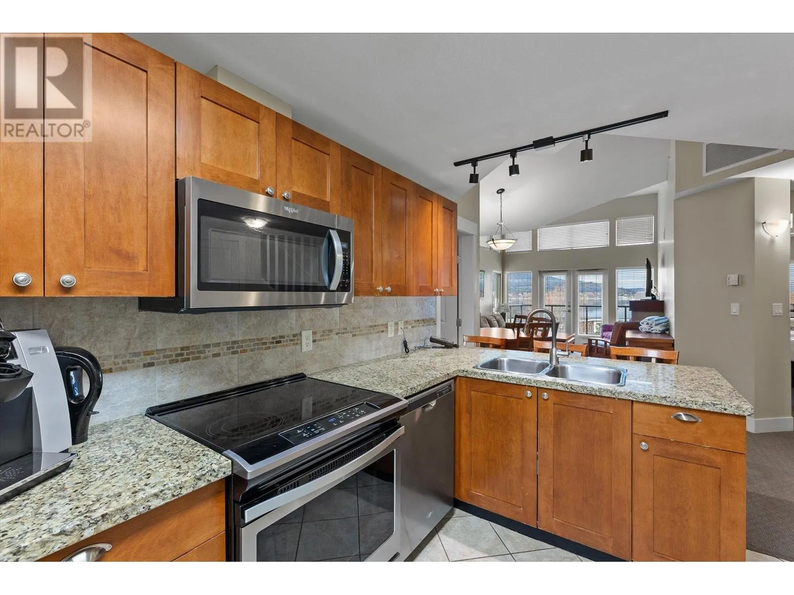 4205 Gellatly Road Unit# 404