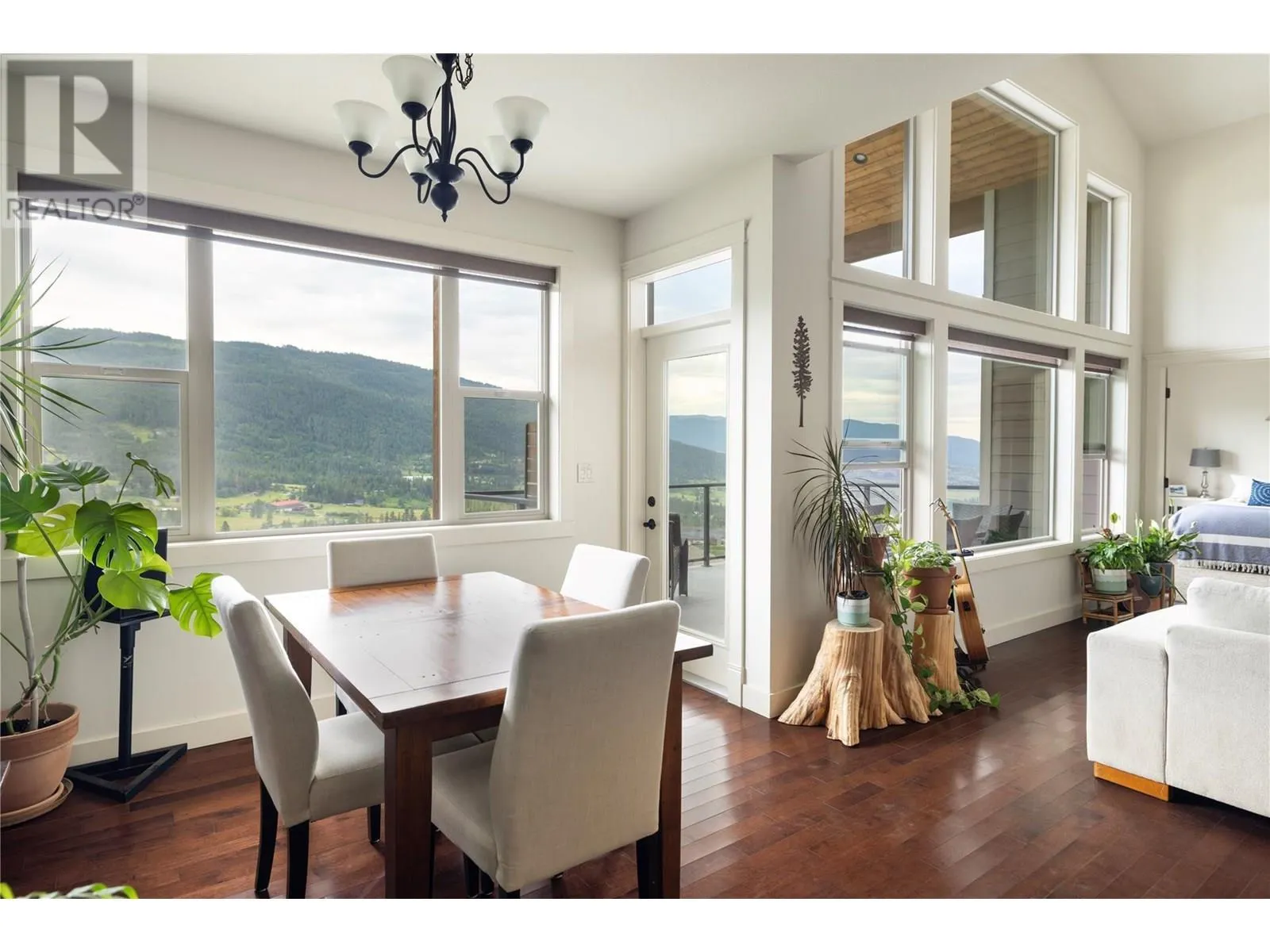 7221 Silver Ridge Drive