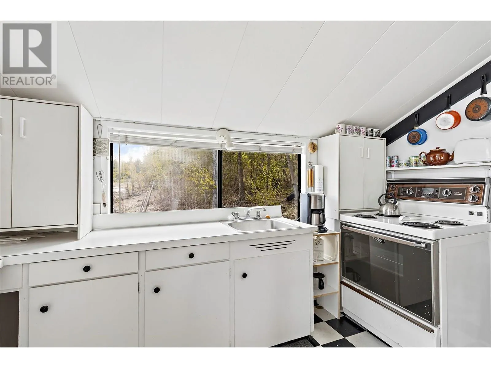 1665 Blind Bay Road