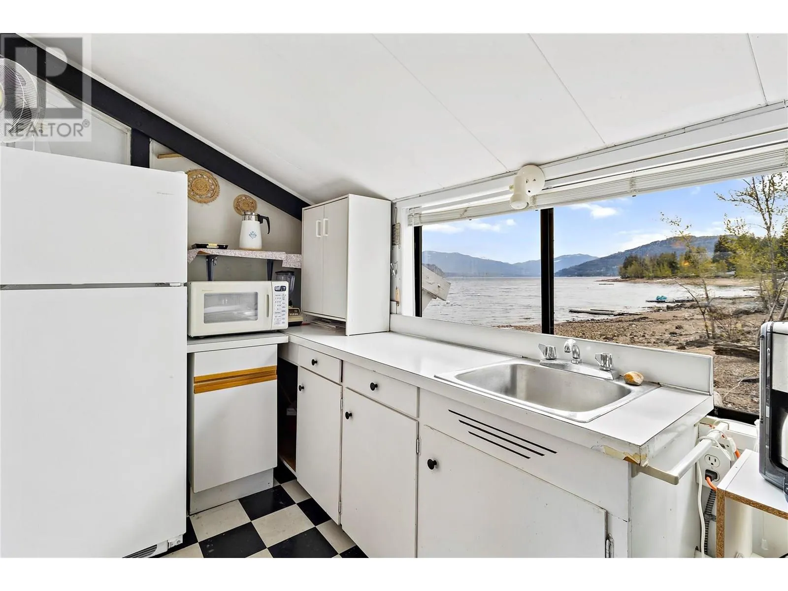 1665 Blind Bay Road