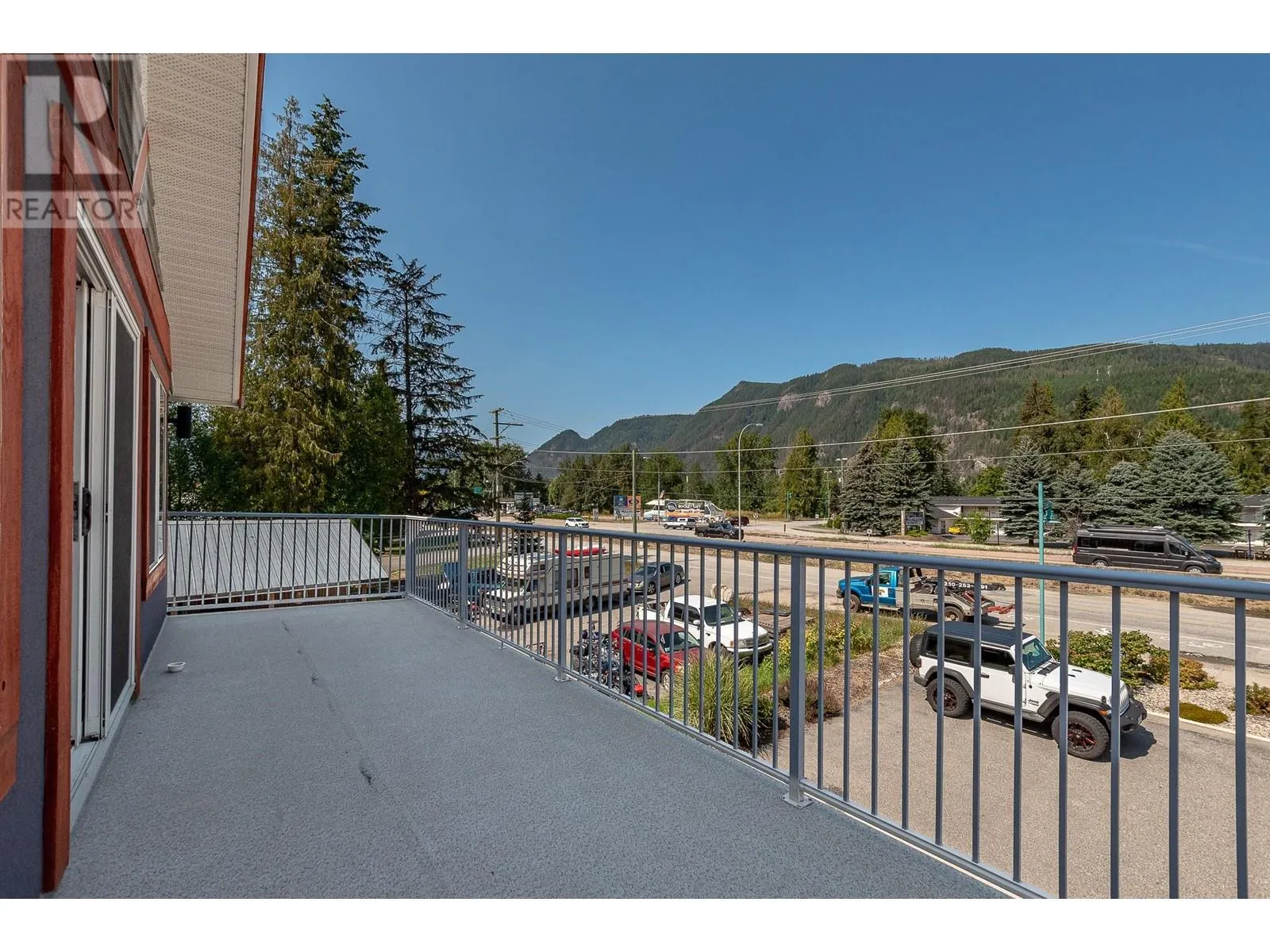 725 Trans Canada Frontage Road