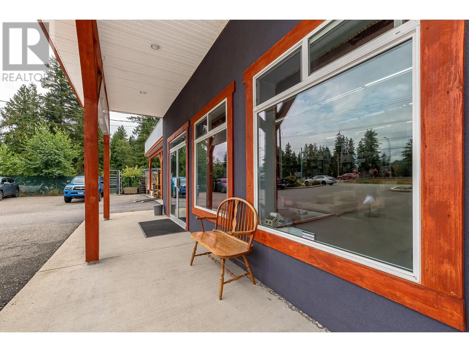 725 Trans Canada Frontage Road