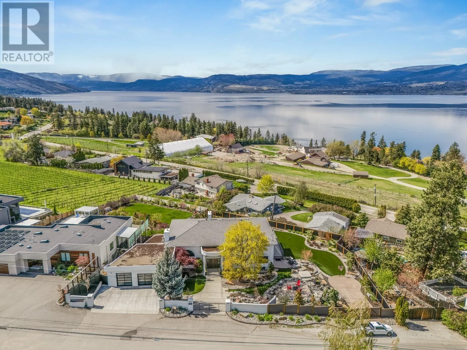 4812 Lakeshore Place