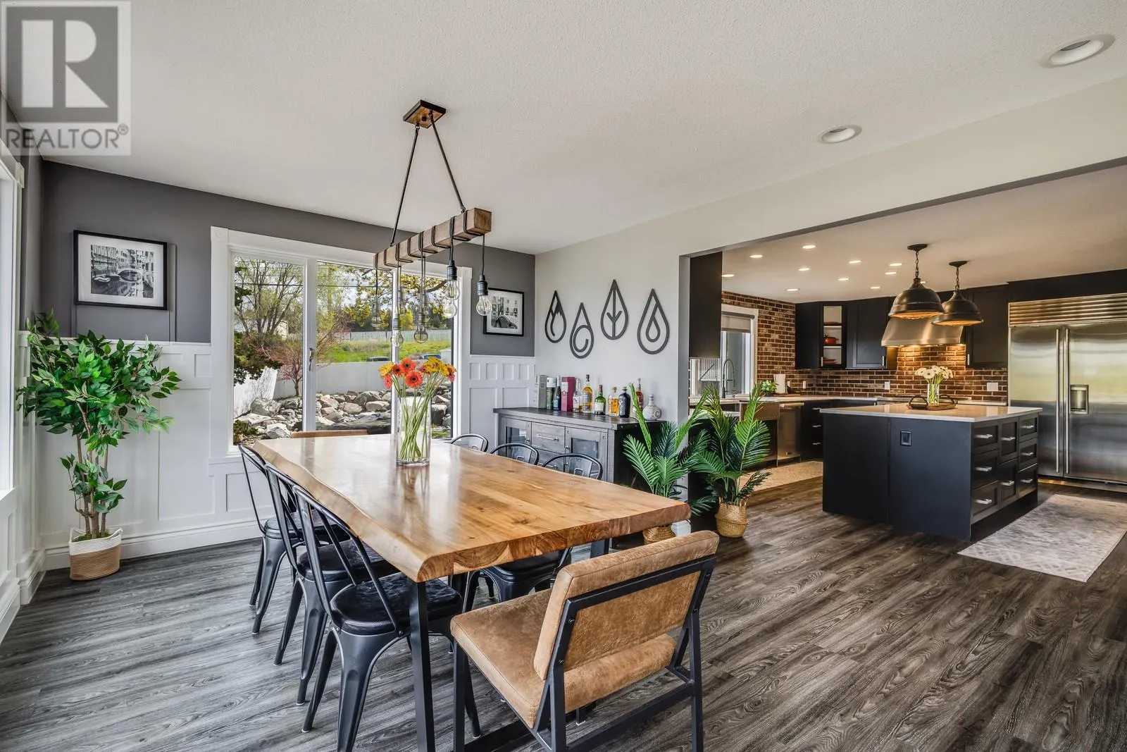4812 Lakeshore Place