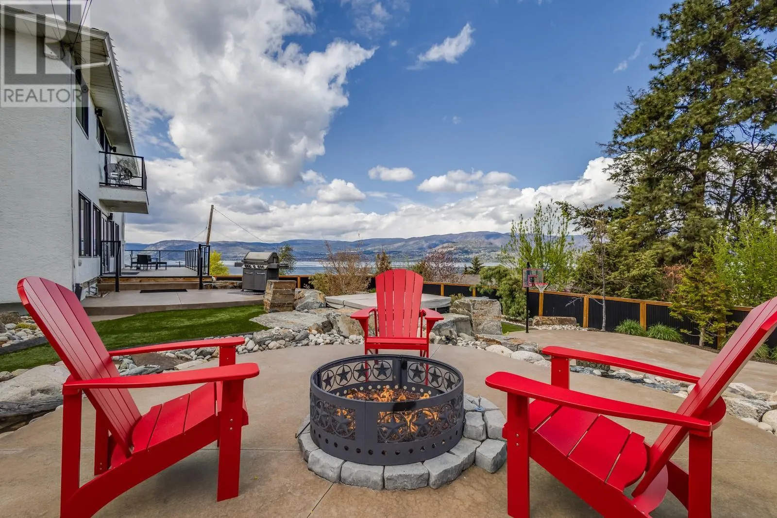 4812 Lakeshore Place