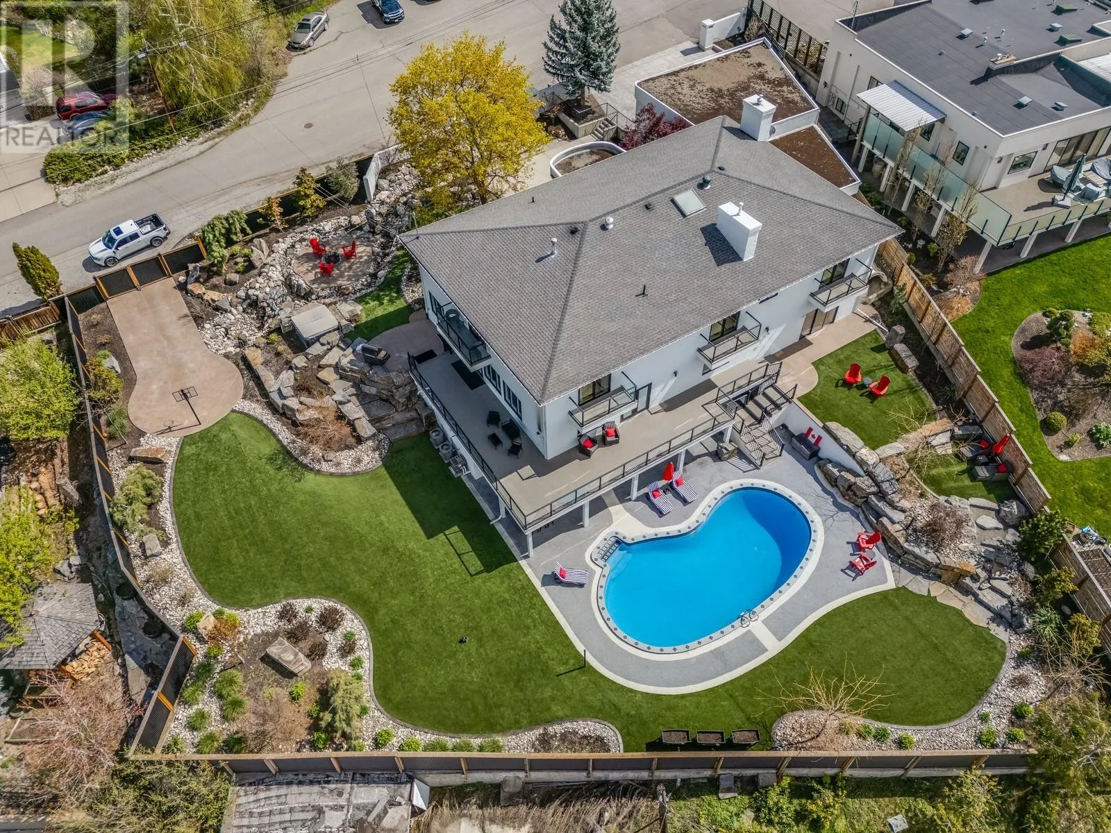 4812 Lakeshore Place