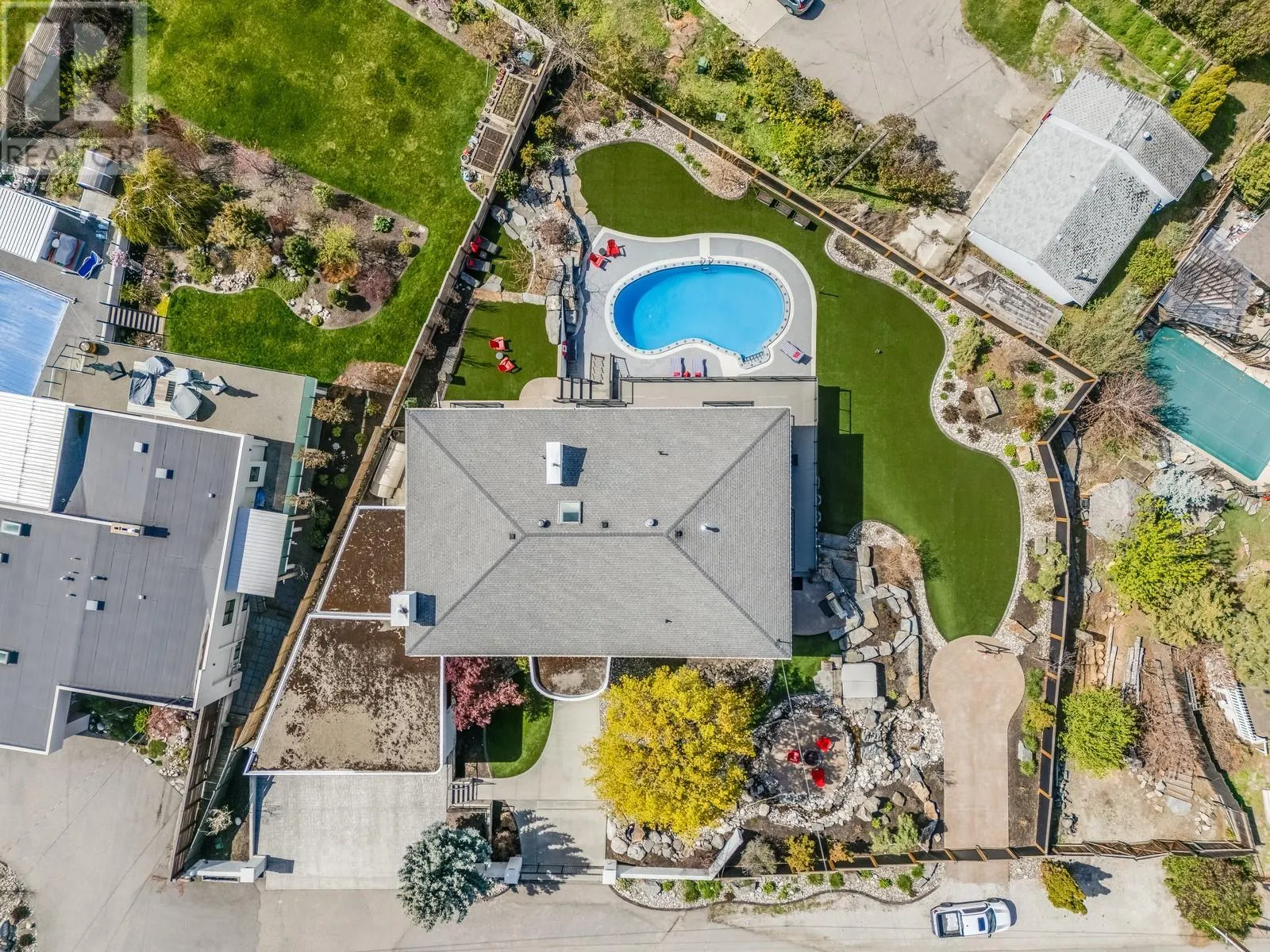 4812 Lakeshore Place