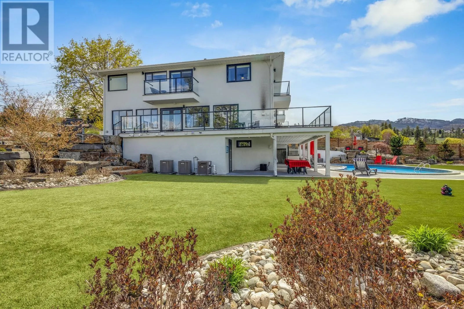 4812 Lakeshore Place