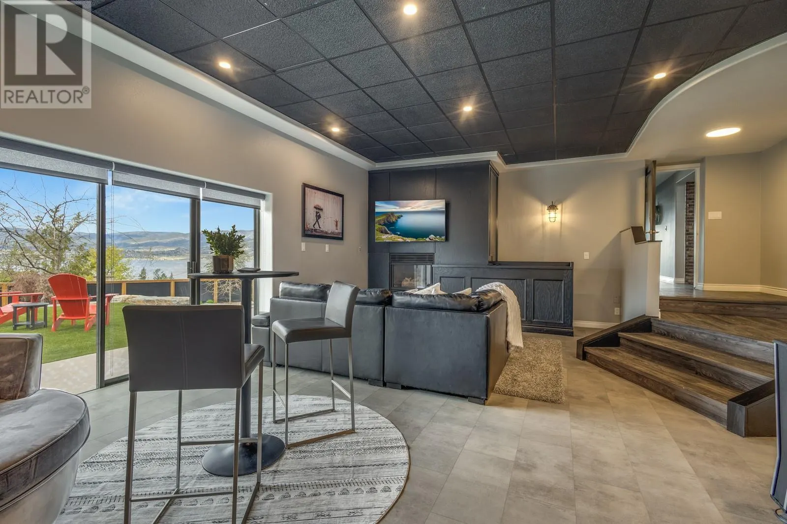 4812 Lakeshore Place