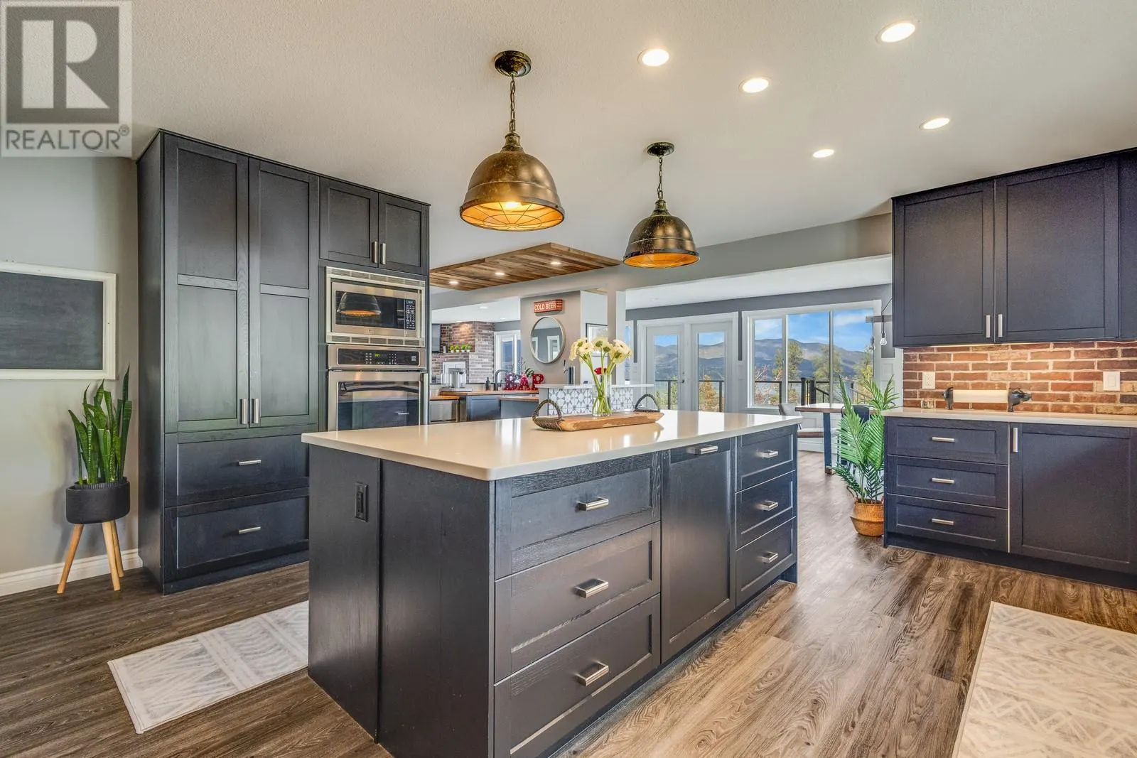 4812 Lakeshore Place
