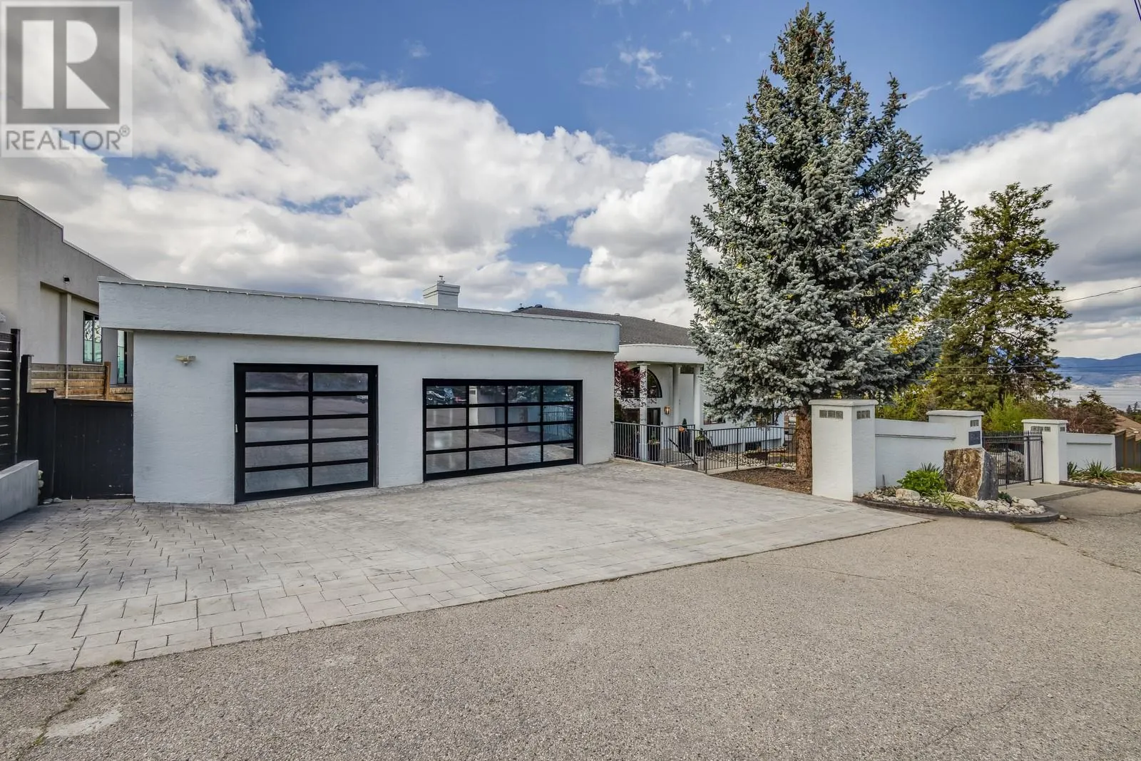 4812 Lakeshore Place