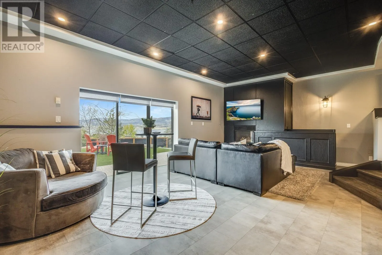 4812 Lakeshore Place