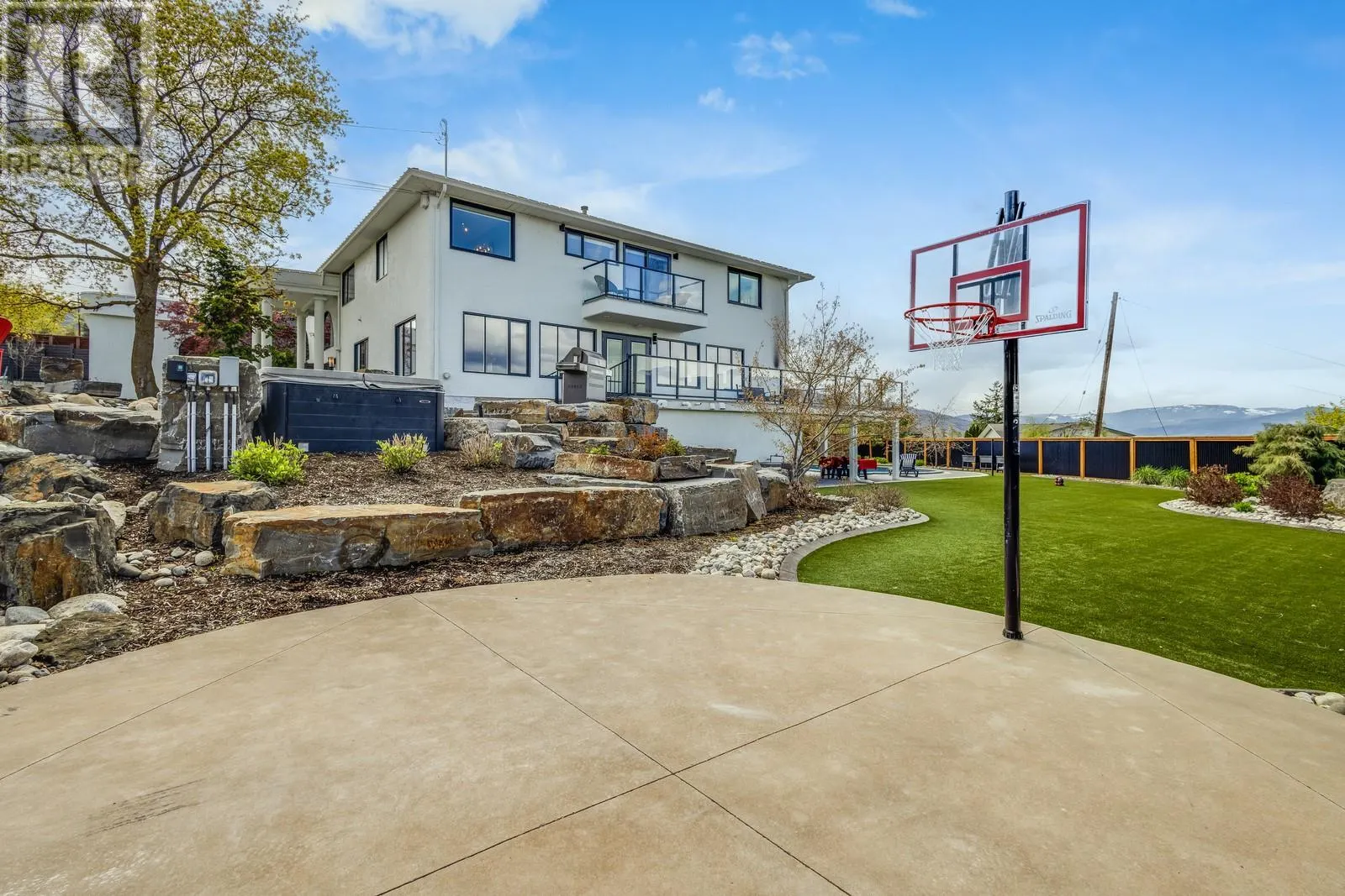 4812 Lakeshore Place