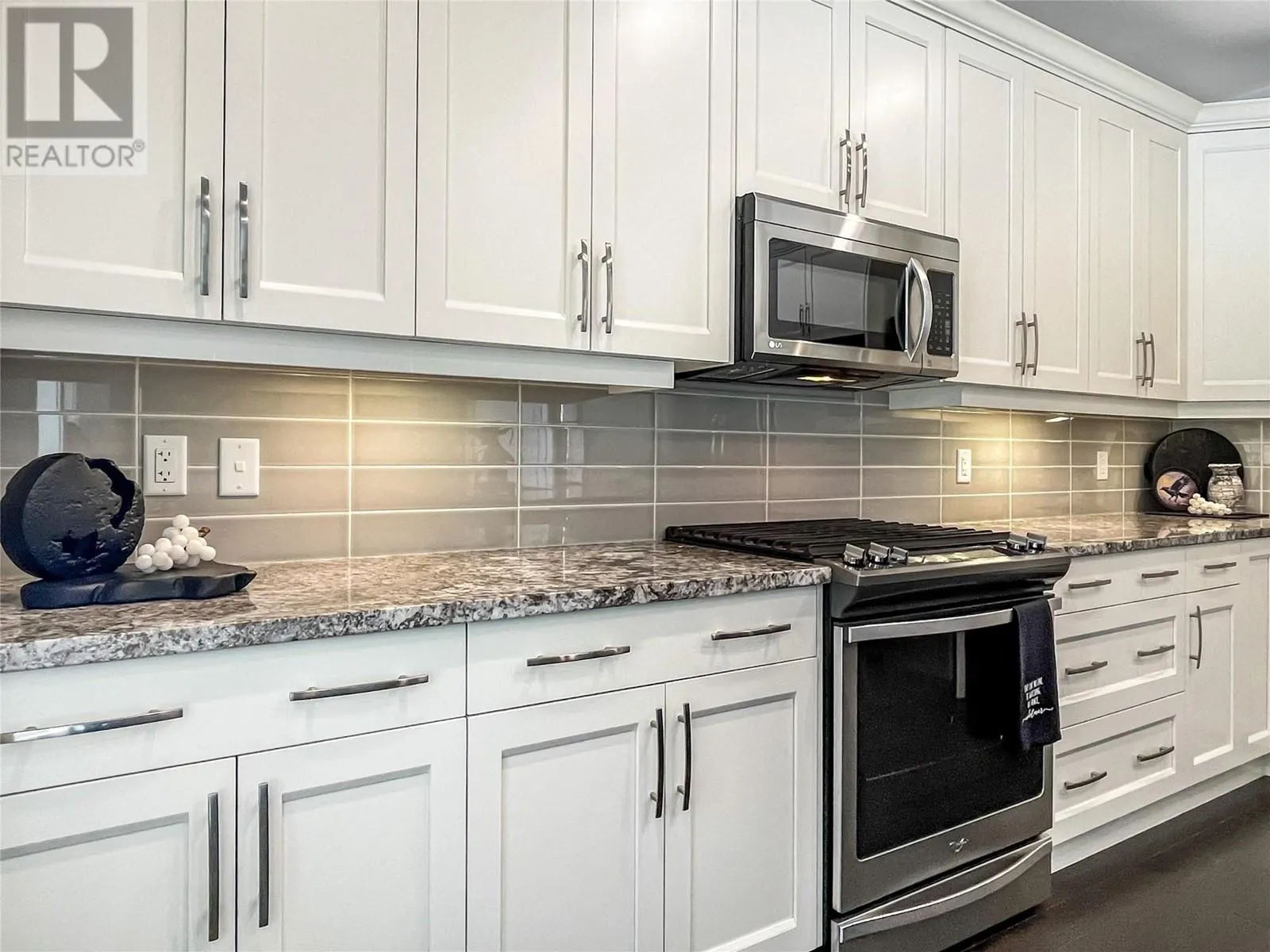 4000 Redstone Crescent NE Unit# 221 Lot# S Lot 32 P