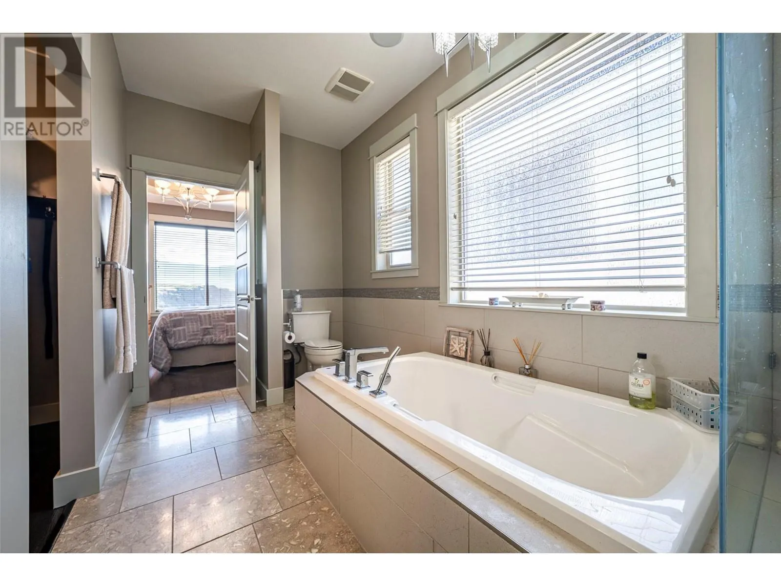 4134 Camelback Way