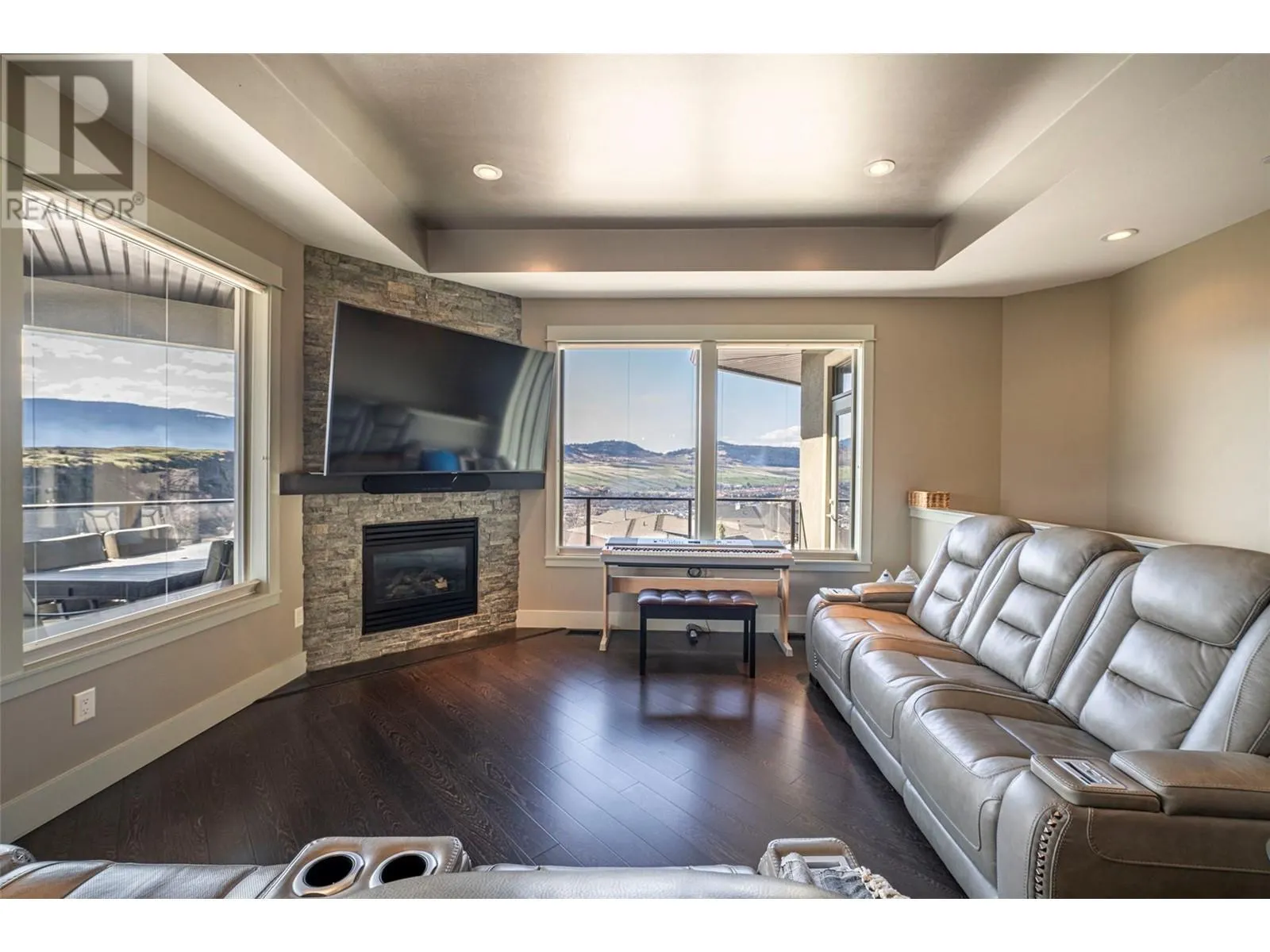 4134 Camelback Way