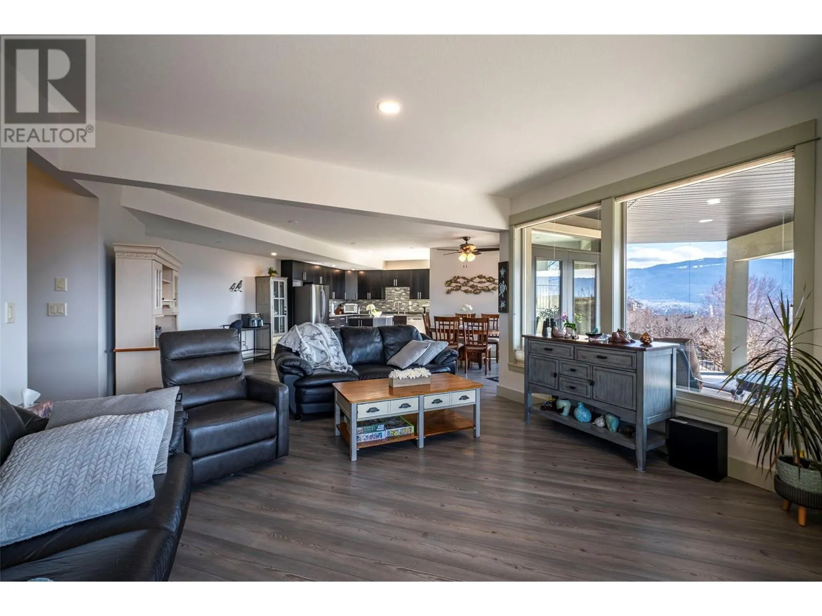4134 Camelback Way