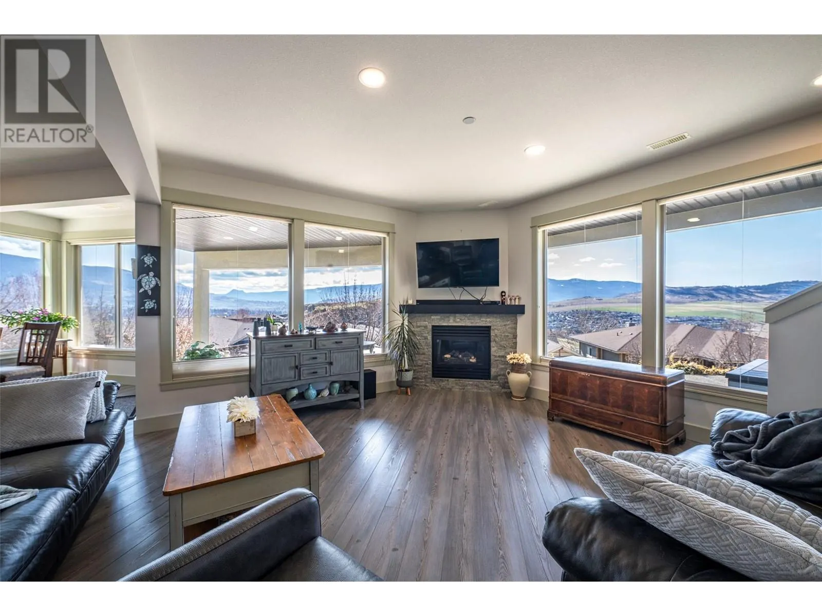 4134 Camelback Way