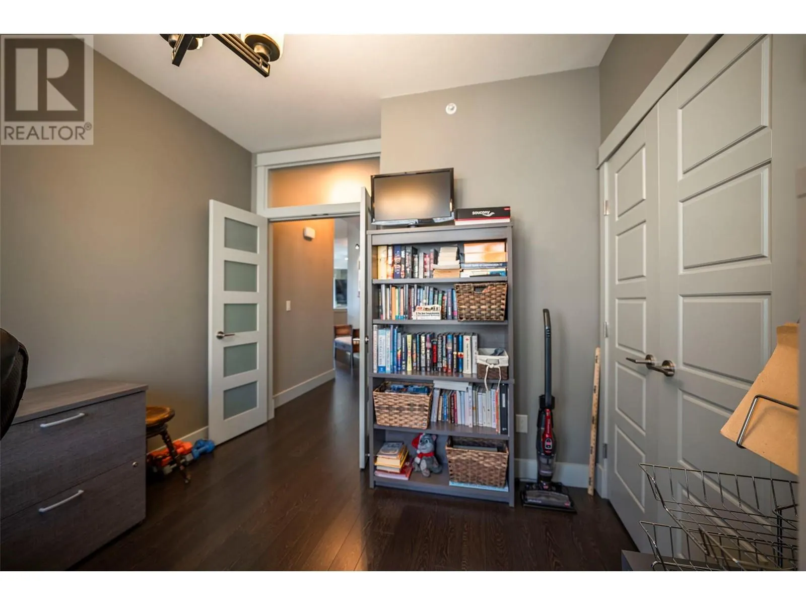 4134 Camelback Way