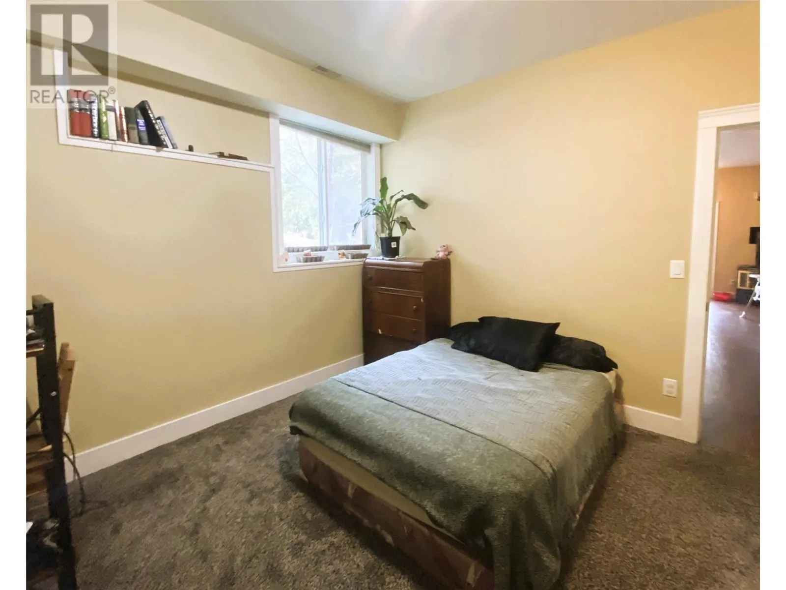 7463 Black Road SE