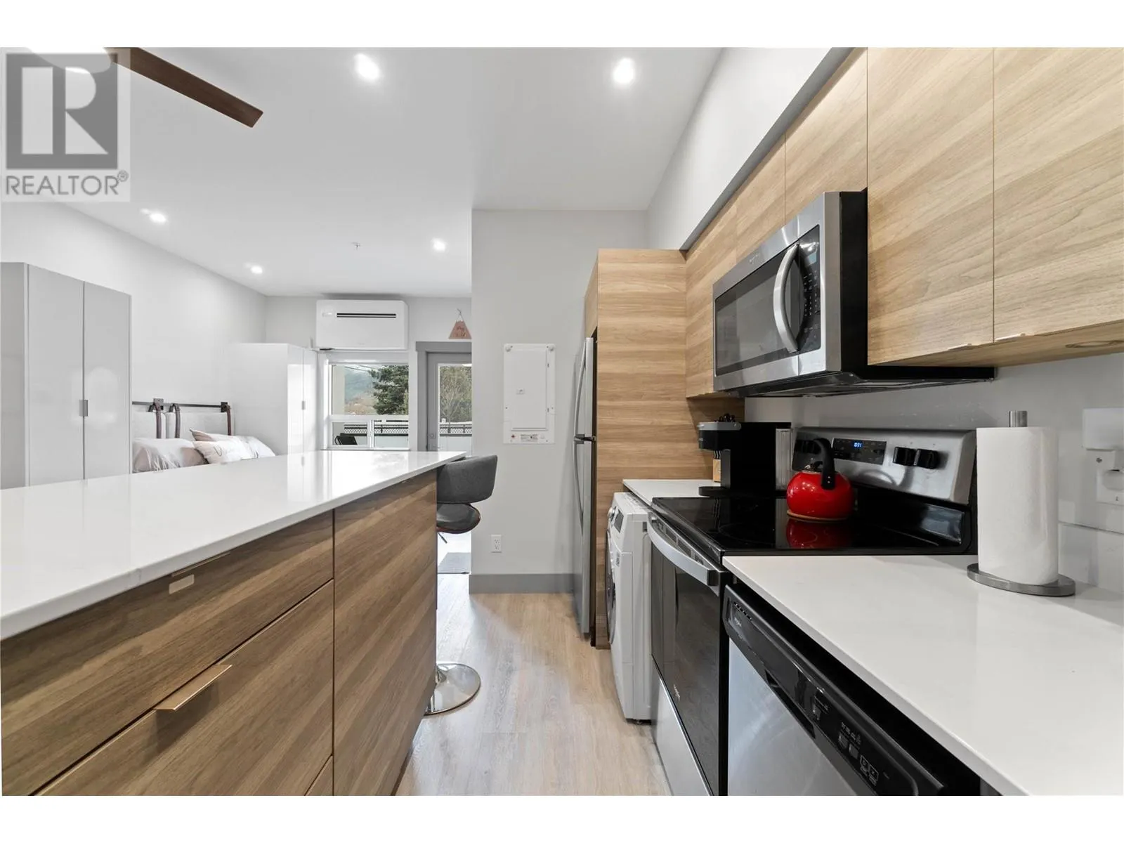 2555 Lakeshore Road Unit# 106