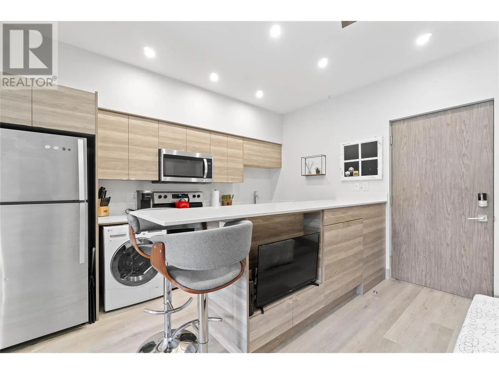 2555 Lakeshore Road Unit# 106