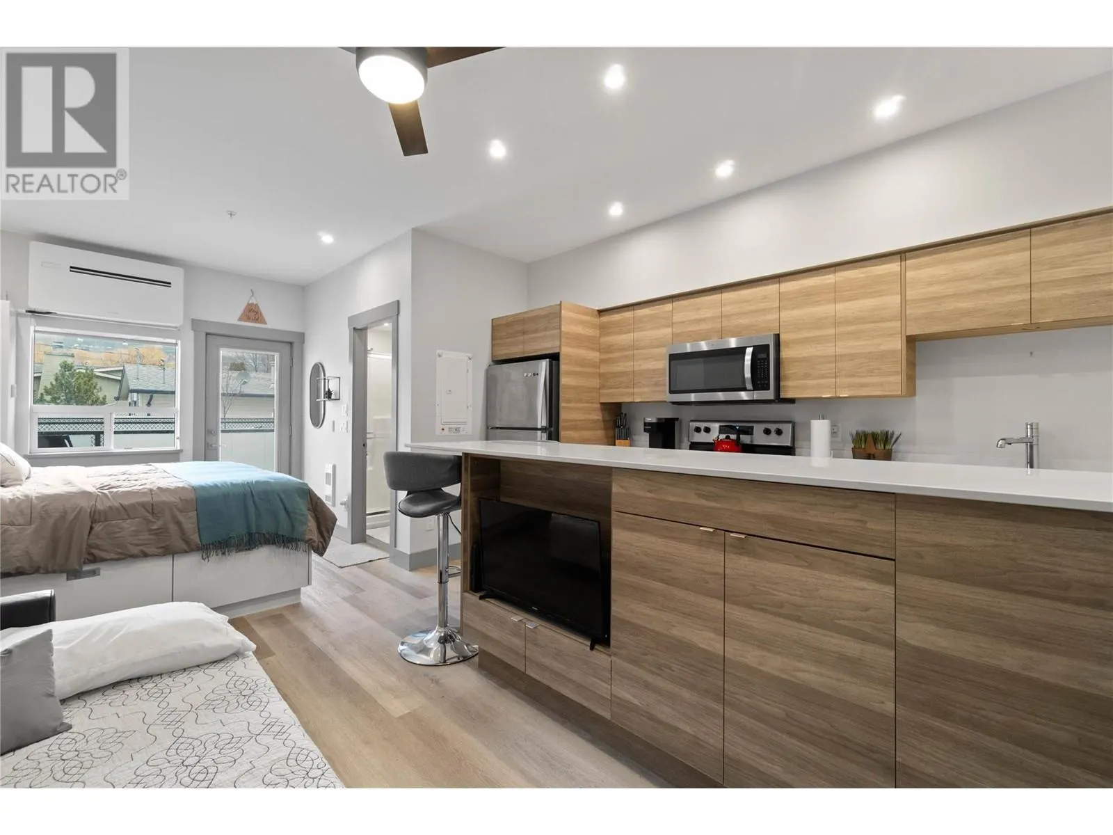2555 Lakeshore Road Unit# 106