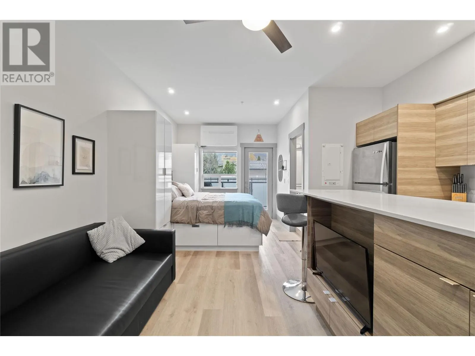 2555 Lakeshore Road Unit# 106