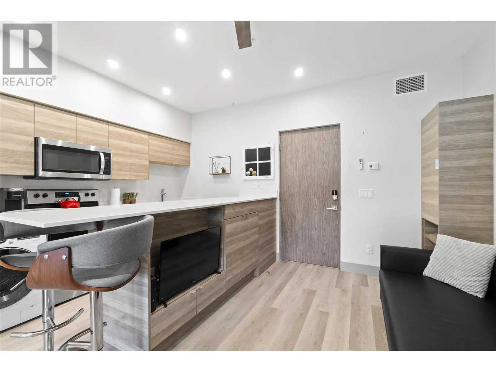 2555 Lakeshore Road Unit# 106