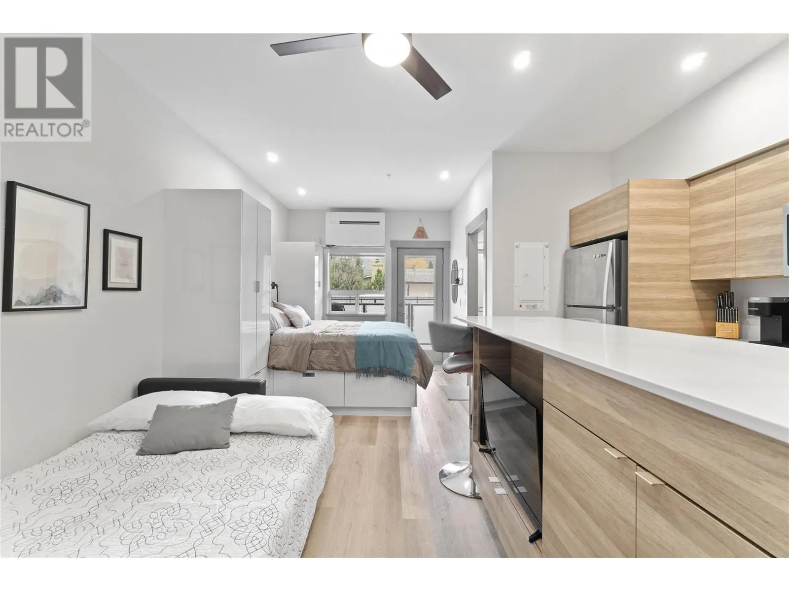 2555 Lakeshore Road Unit# 106
