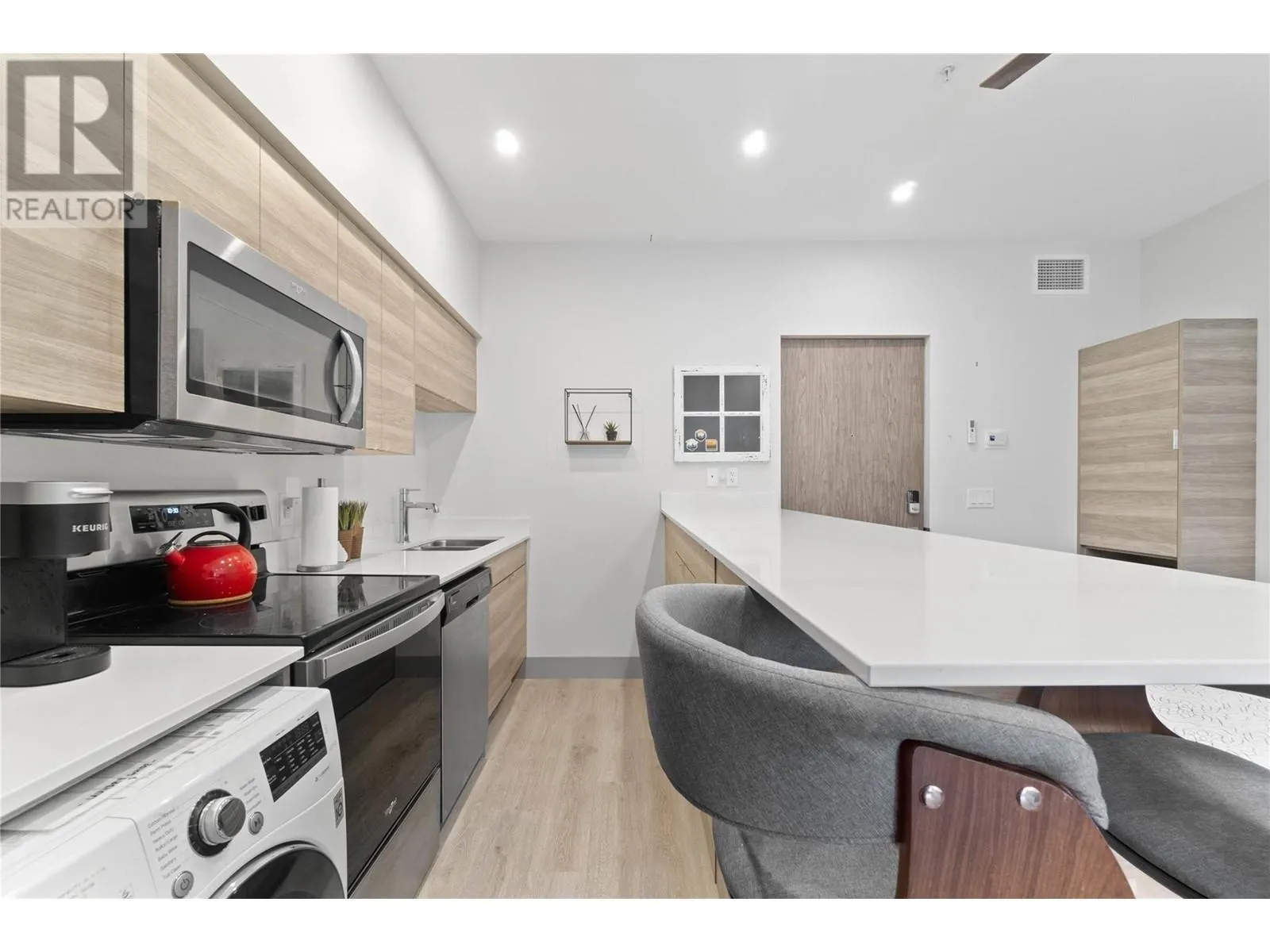 2555 Lakeshore Road Unit# 106