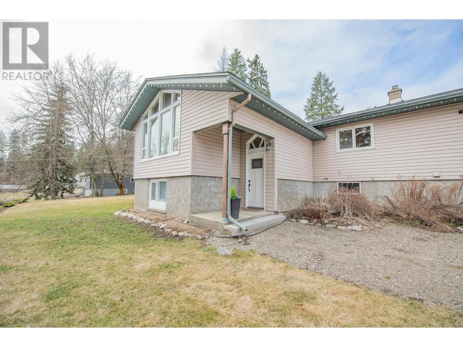 2506 Shuswap Avenue