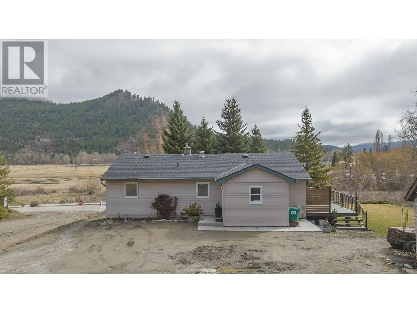 2506 Shuswap Avenue